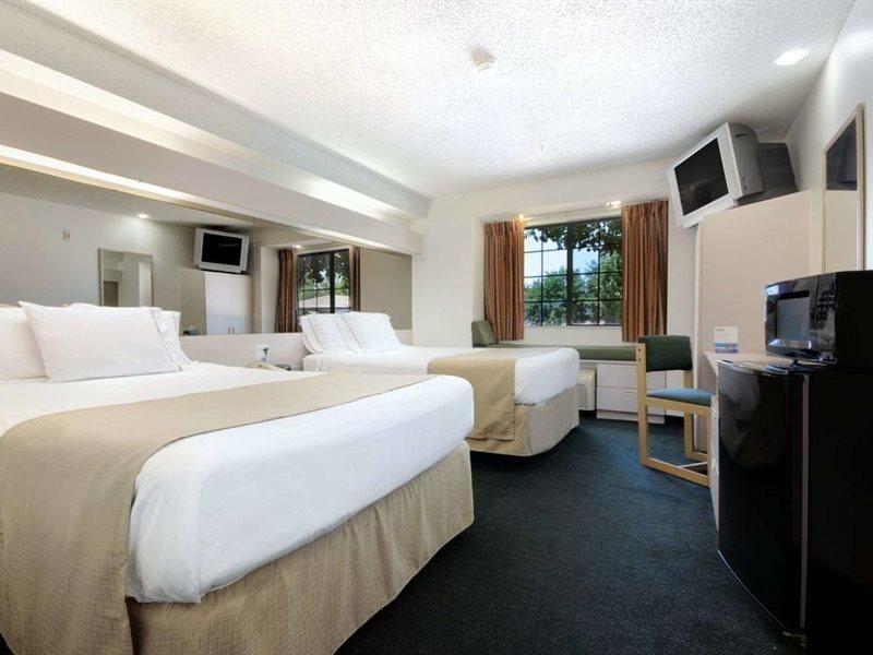 Travelodge By Wyndham Arlington/Dallas Area Esterno foto
