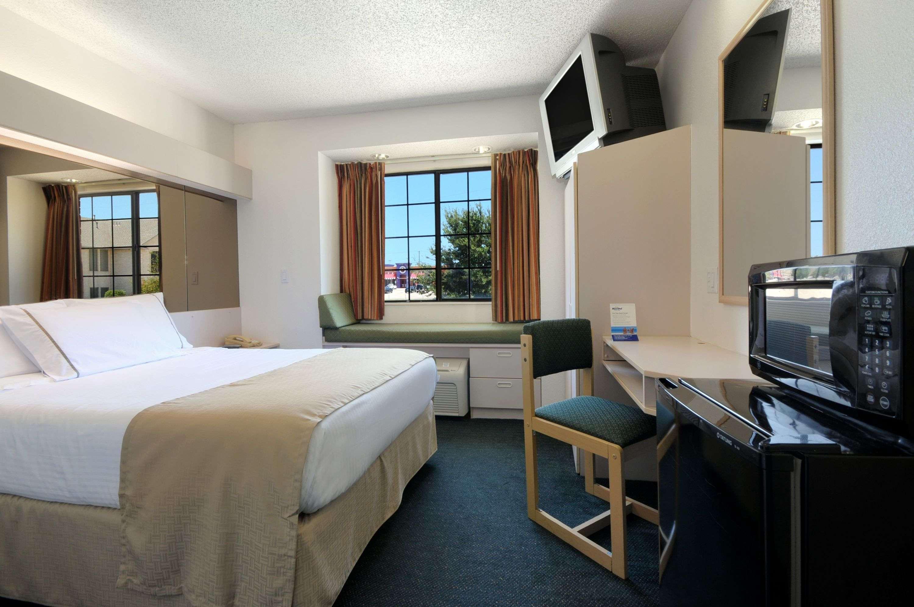 Travelodge By Wyndham Arlington/Dallas Area Esterno foto