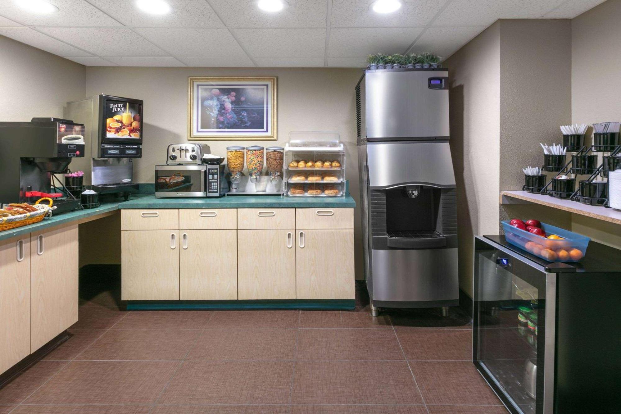 Travelodge By Wyndham Arlington/Dallas Area Esterno foto