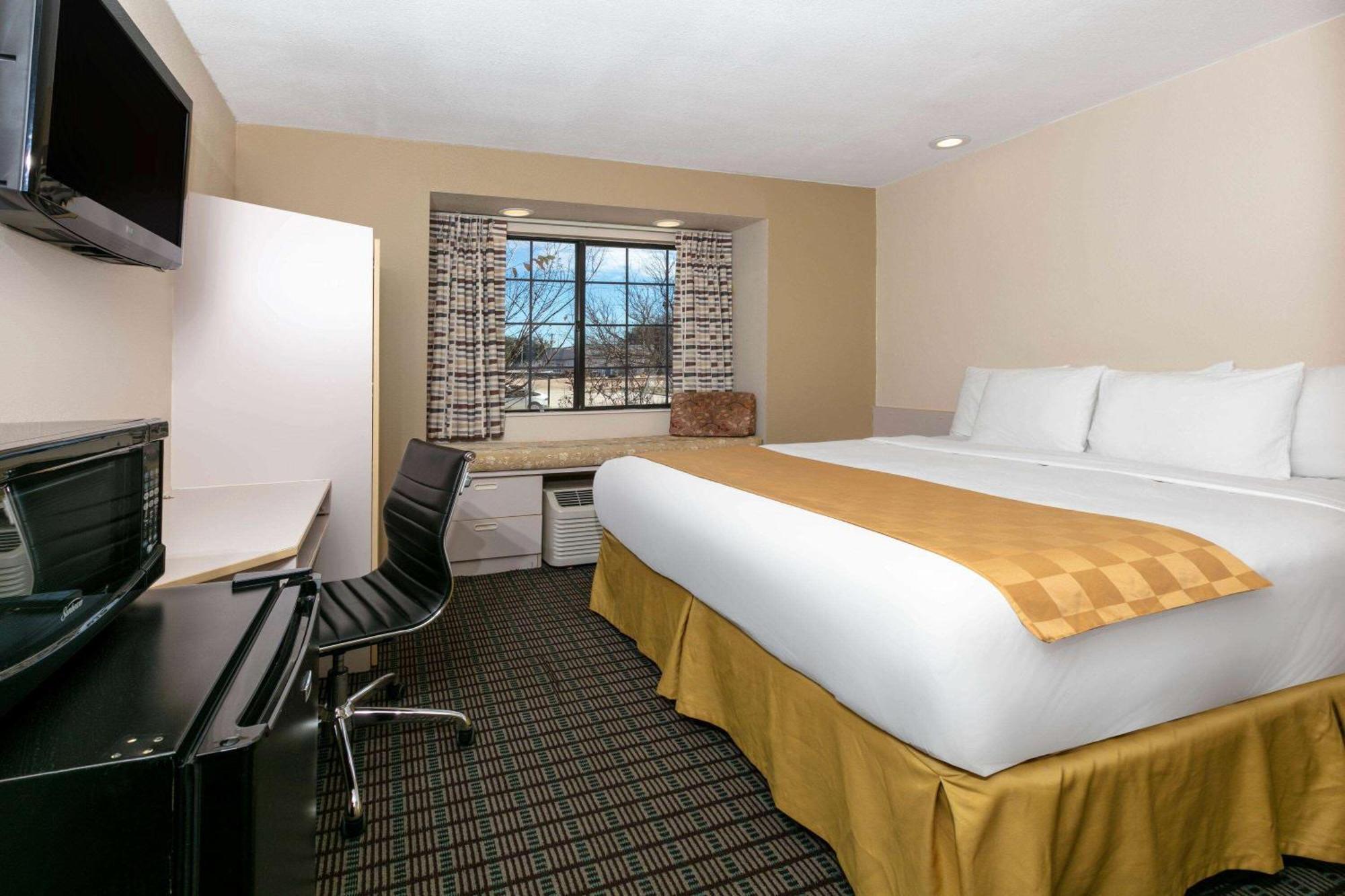 Travelodge By Wyndham Arlington/Dallas Area Esterno foto