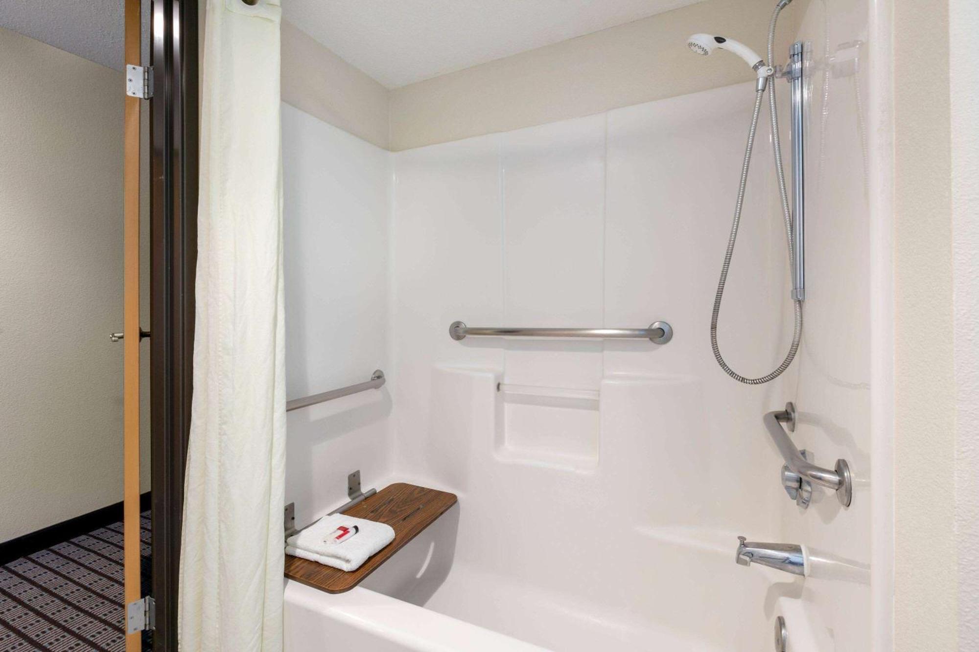 Travelodge By Wyndham Arlington/Dallas Area Esterno foto