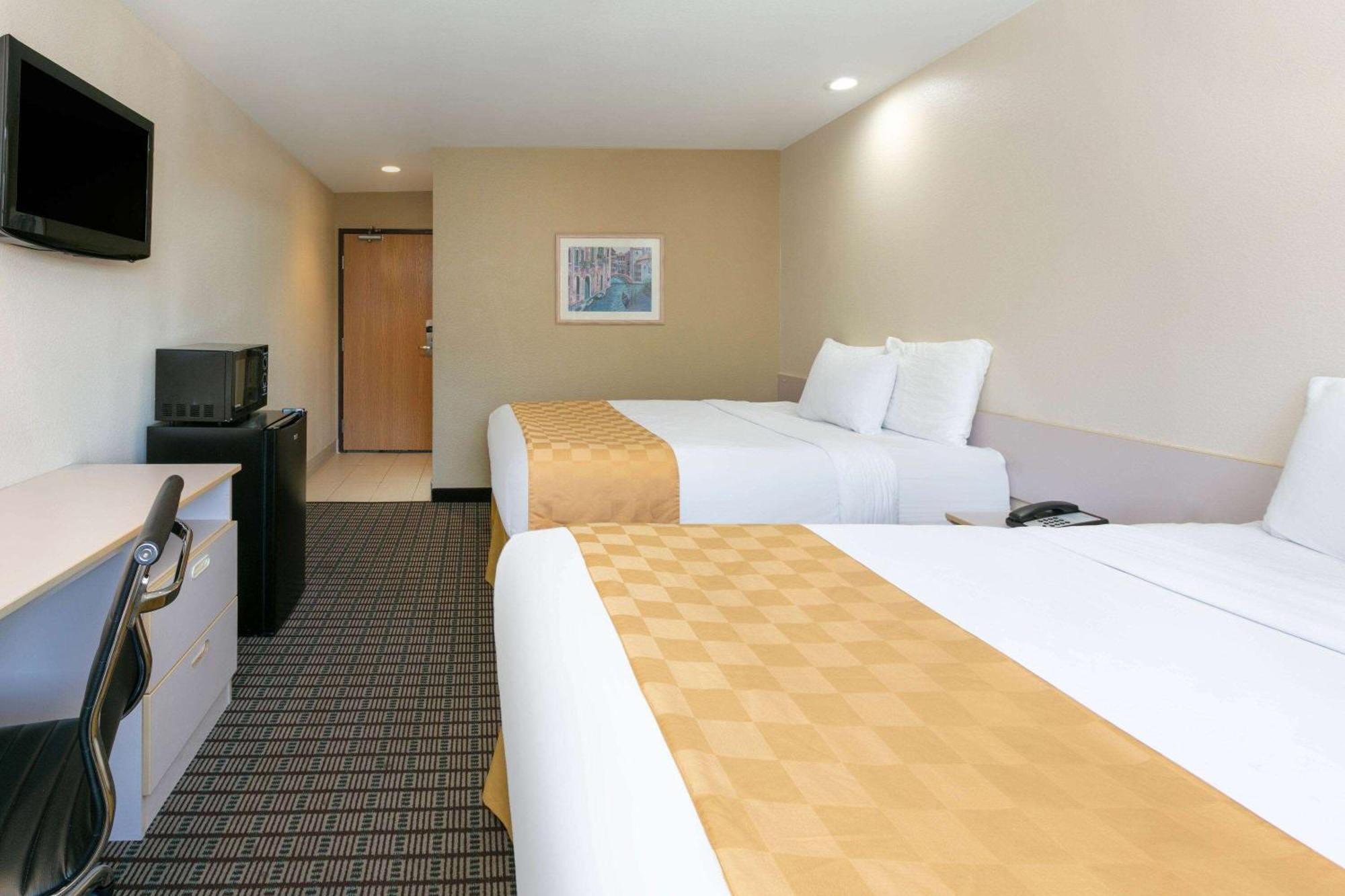 Travelodge By Wyndham Arlington/Dallas Area Esterno foto