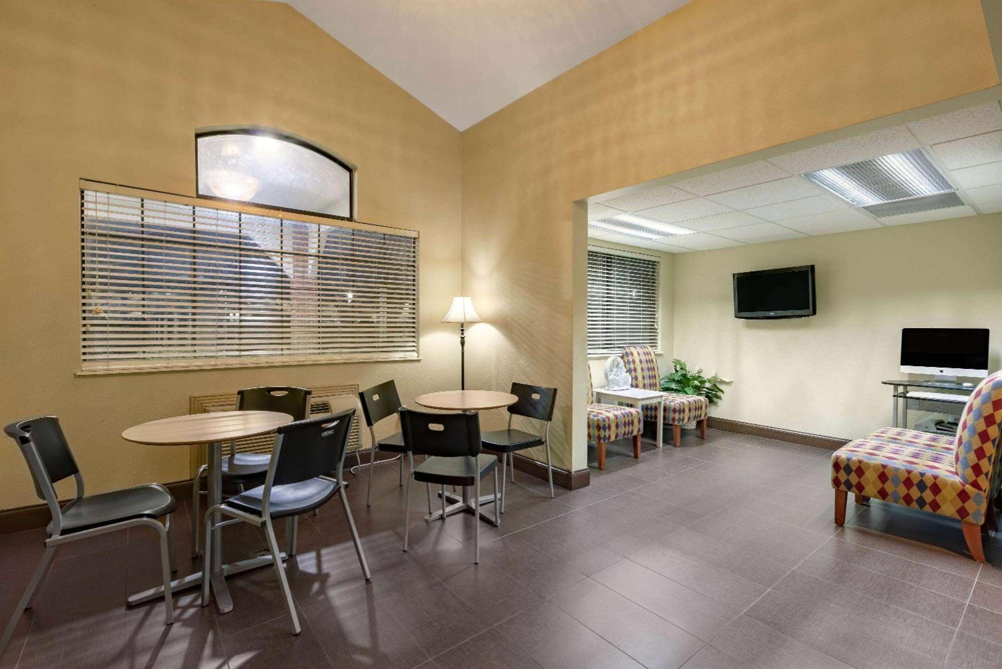 Travelodge By Wyndham Arlington/Dallas Area Esterno foto