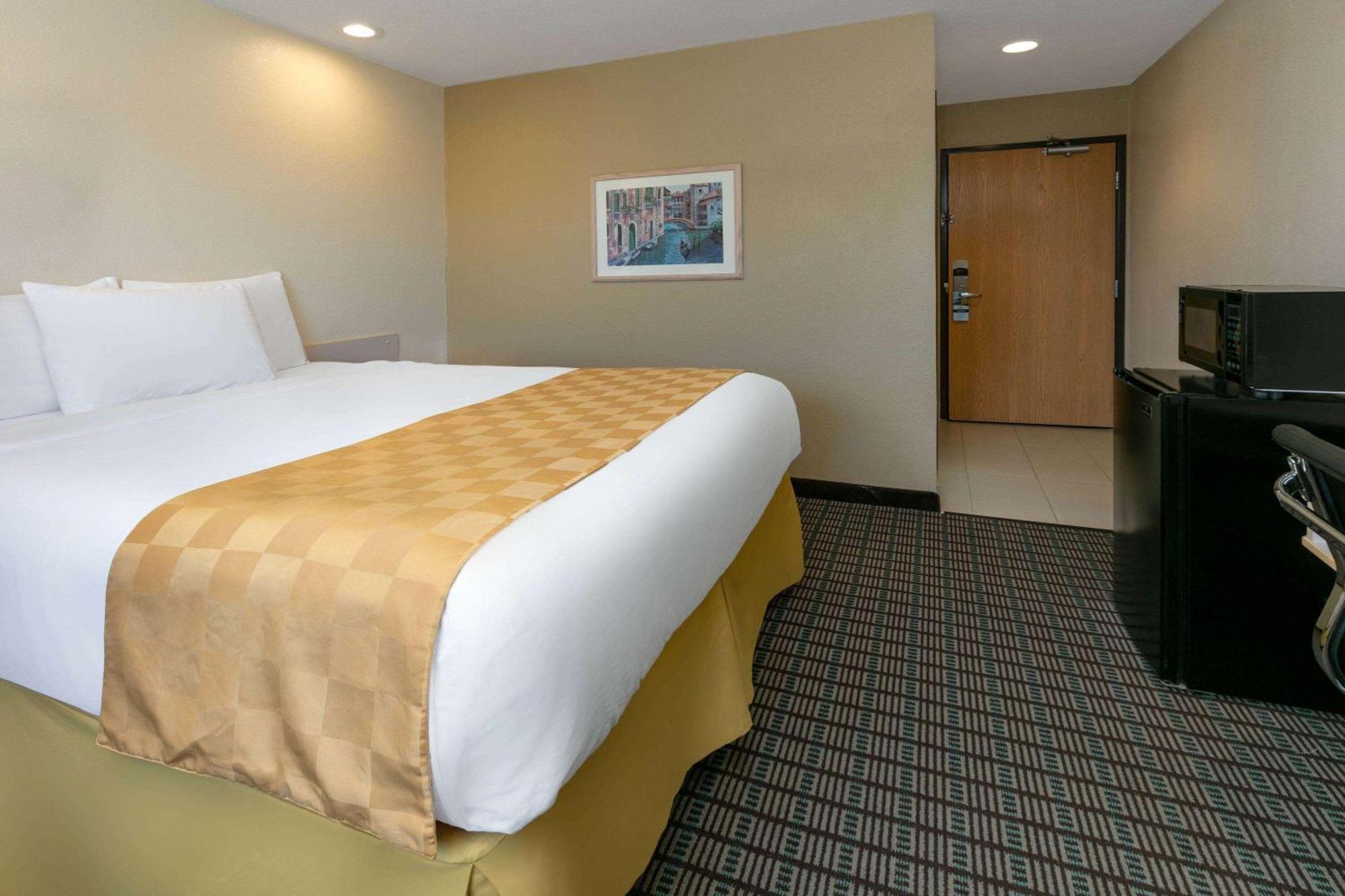 Travelodge By Wyndham Arlington/Dallas Area Esterno foto