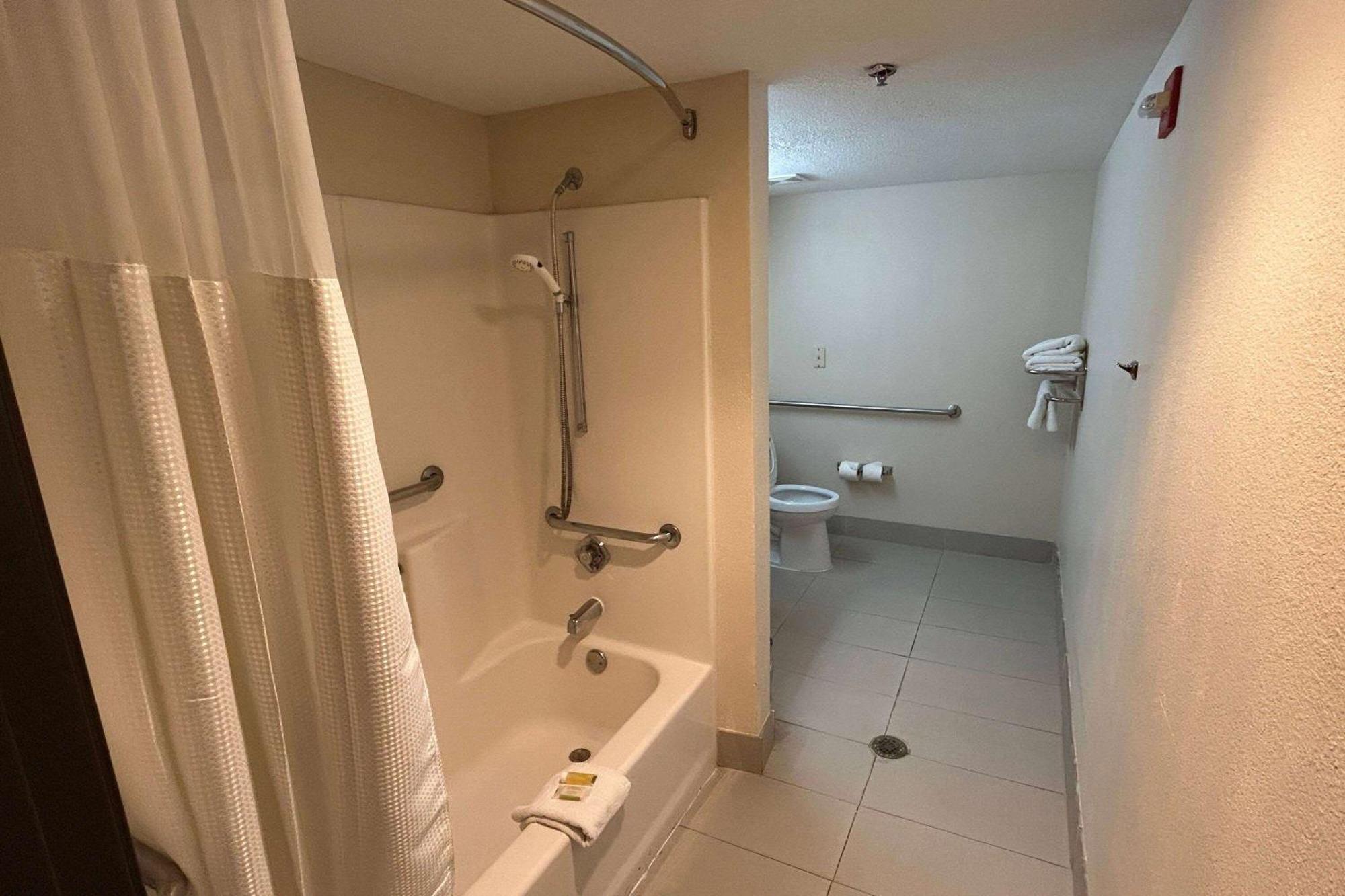 Travelodge By Wyndham Arlington/Dallas Area Esterno foto