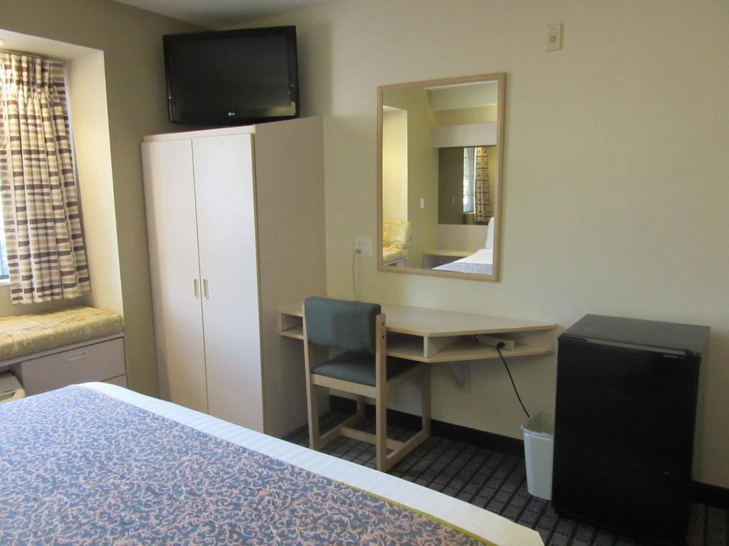 Travelodge By Wyndham Arlington/Dallas Area Esterno foto