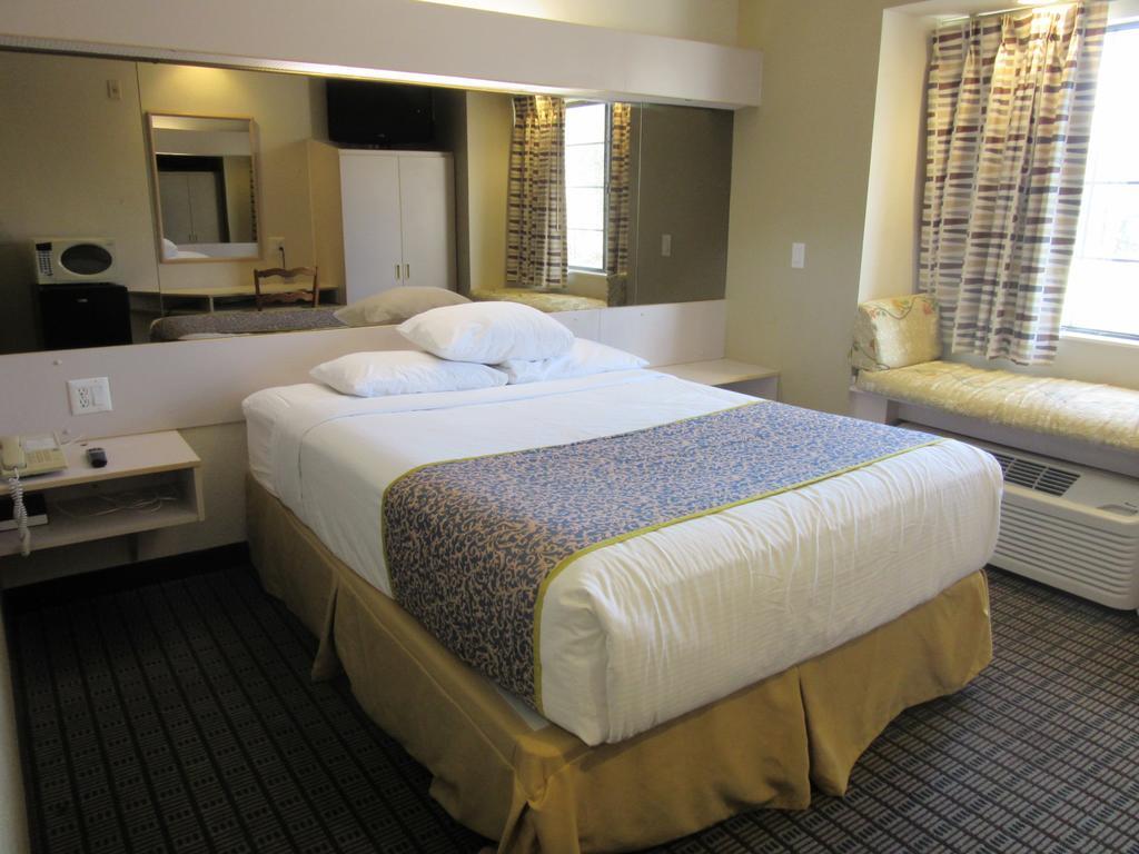Travelodge By Wyndham Arlington/Dallas Area Esterno foto