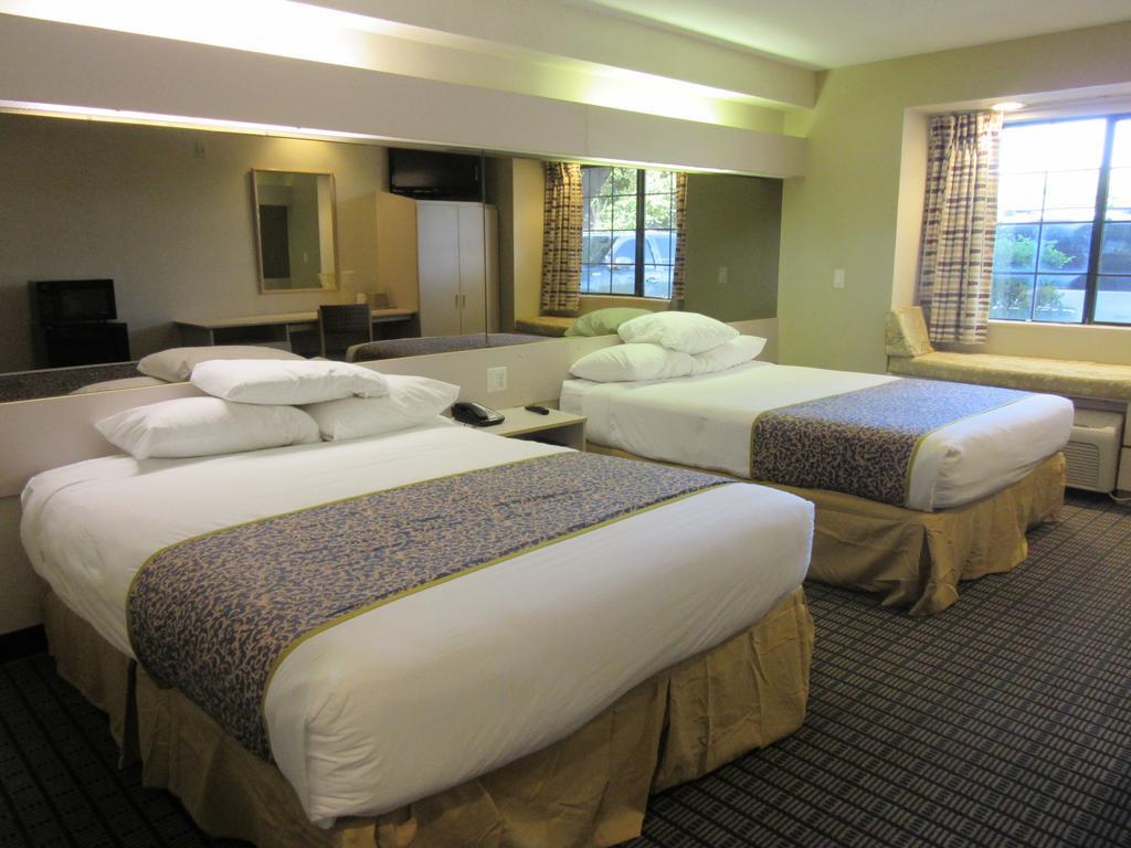 Travelodge By Wyndham Arlington/Dallas Area Esterno foto