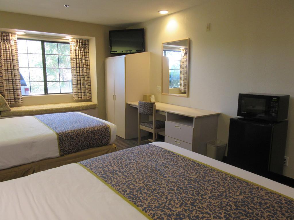 Travelodge By Wyndham Arlington/Dallas Area Esterno foto