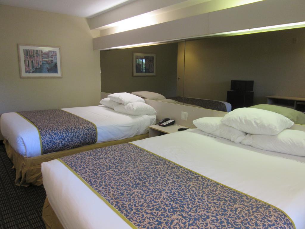 Travelodge By Wyndham Arlington/Dallas Area Esterno foto