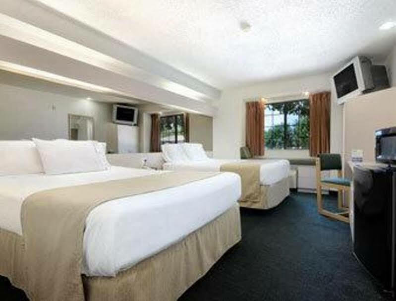 Travelodge By Wyndham Arlington/Dallas Area Esterno foto