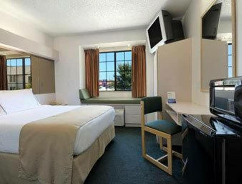Travelodge By Wyndham Arlington/Dallas Area Esterno foto