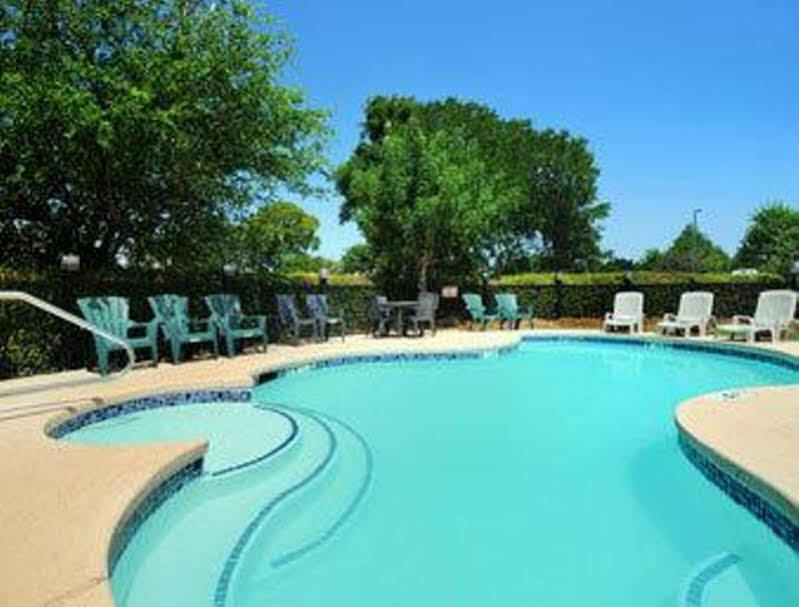 Travelodge By Wyndham Arlington/Dallas Area Esterno foto